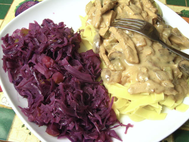 Stroganoff with Red Cabbage